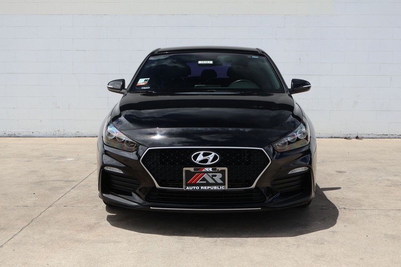 Hyundai Elantra GT Vehicle Full-screen Gallery Image 02
