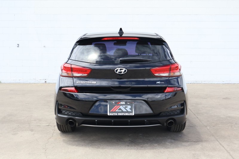 Hyundai Elantra GT Vehicle Full-screen Gallery Image 06
