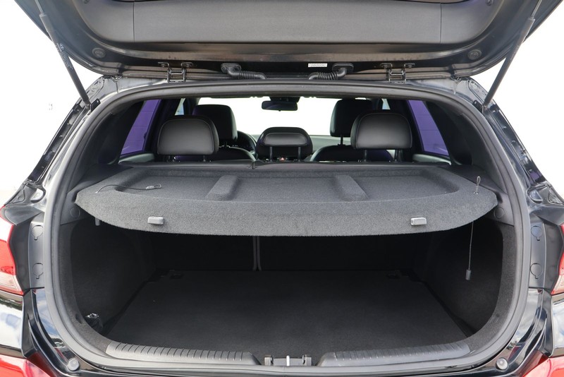 Hyundai Elantra GT Vehicle Full-screen Gallery Image 08