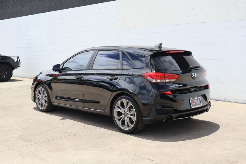 Hyundai Elantra GT Vehicle Full-screen Gallery Image 09
