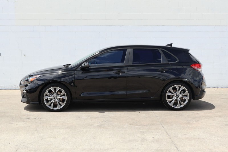 Hyundai Elantra GT Vehicle Full-screen Gallery Image 10