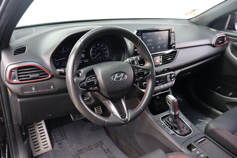 Hyundai Elantra GT Vehicle Full-screen Gallery Image 15