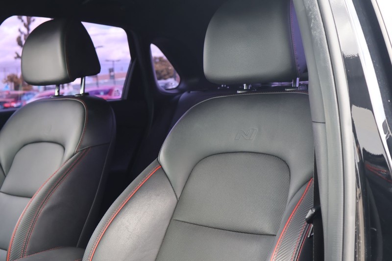 Hyundai Elantra GT Vehicle Full-screen Gallery Image 17