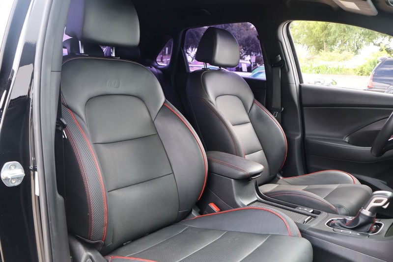 Hyundai Elantra GT Vehicle Full-screen Gallery Image 19