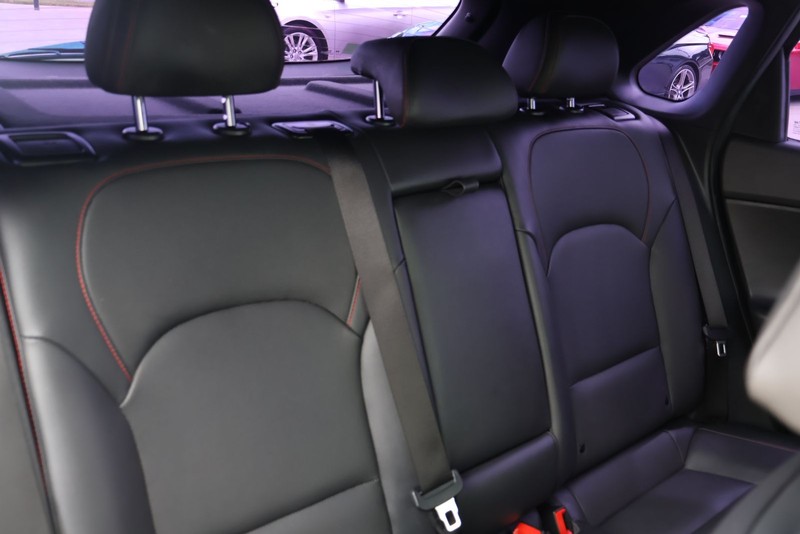 Hyundai Elantra GT Vehicle Full-screen Gallery Image 20