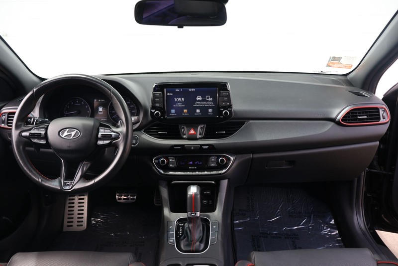 Hyundai Elantra GT Vehicle Full-screen Gallery Image 21