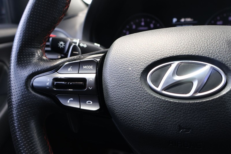 Hyundai Elantra GT Vehicle Full-screen Gallery Image 24
