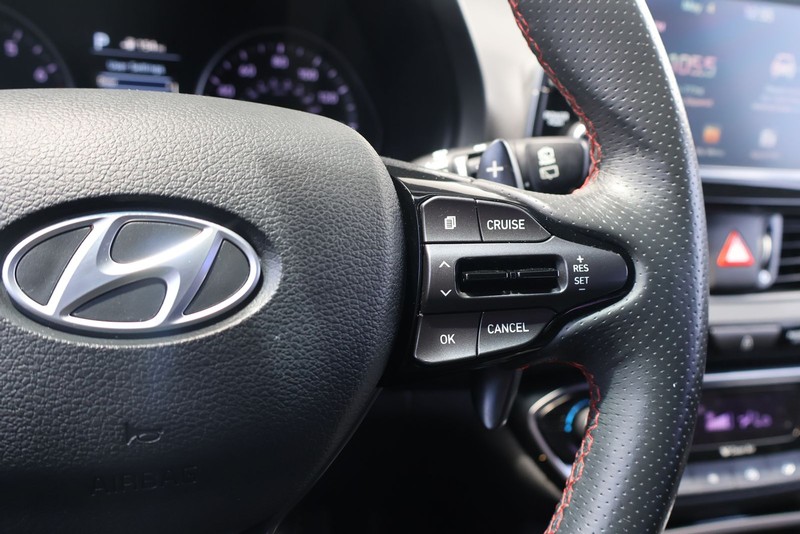 Hyundai Elantra GT Vehicle Full-screen Gallery Image 25