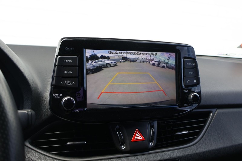 Hyundai Elantra GT Vehicle Full-screen Gallery Image 28