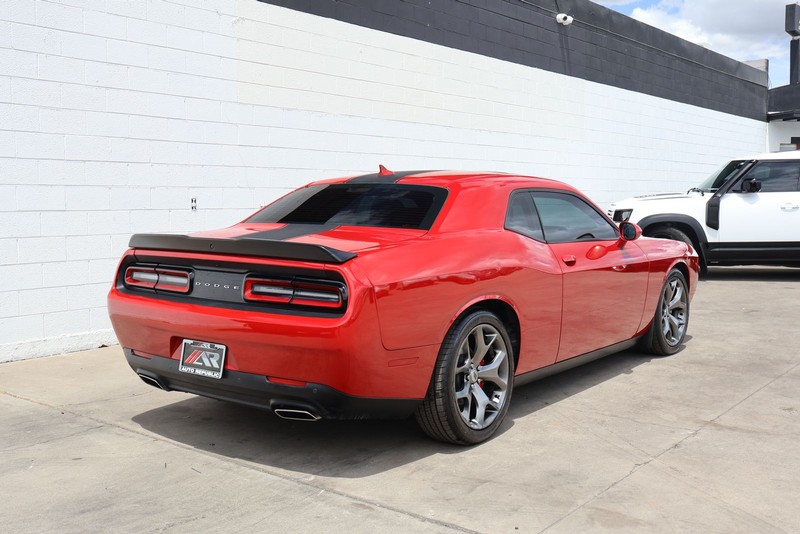 Dodge Challenger Vehicle Full-screen Gallery Image 05