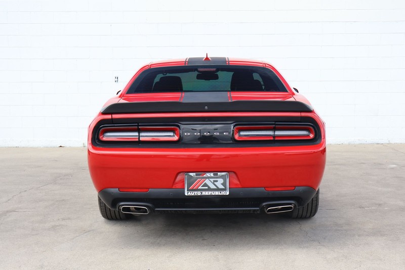 Dodge Challenger Vehicle Full-screen Gallery Image 06
