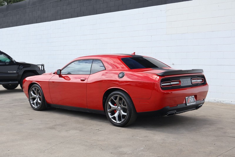Dodge Challenger Vehicle Full-screen Gallery Image 09