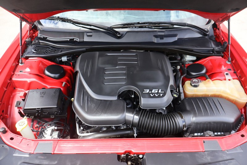 Dodge Challenger Vehicle Full-screen Gallery Image 12