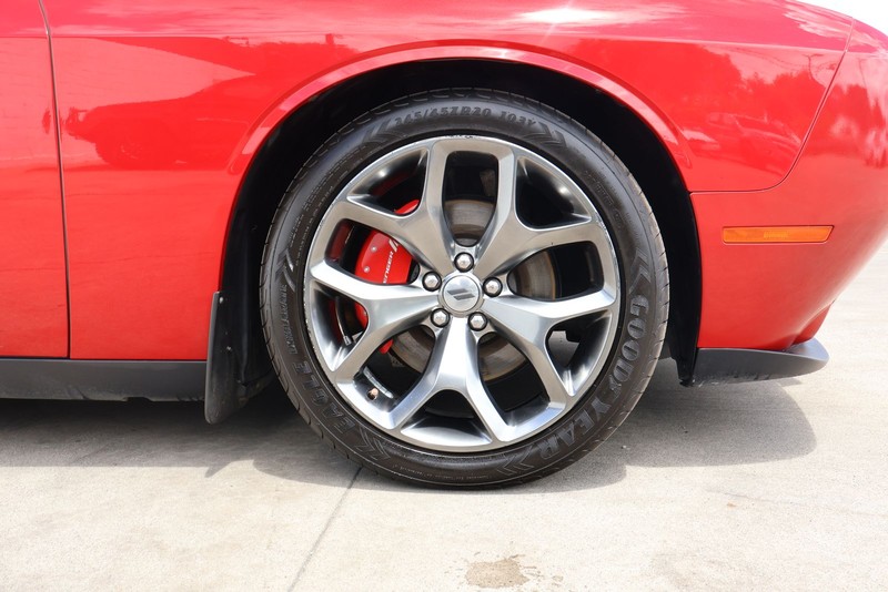 Dodge Challenger Vehicle Full-screen Gallery Image 13