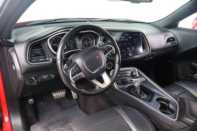 Dodge Challenger Vehicle Full-screen Gallery Image 15