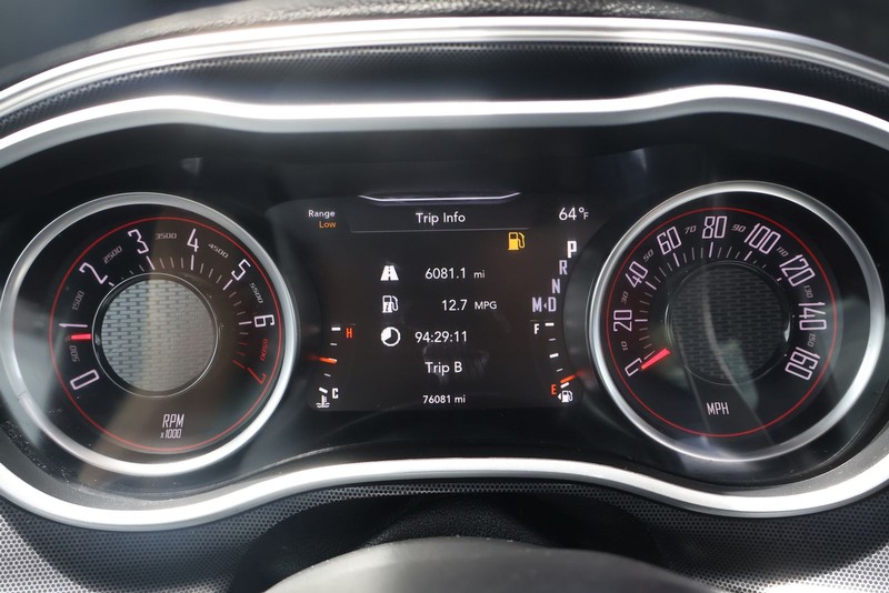 Dodge Challenger Vehicle Full-screen Gallery Image 21