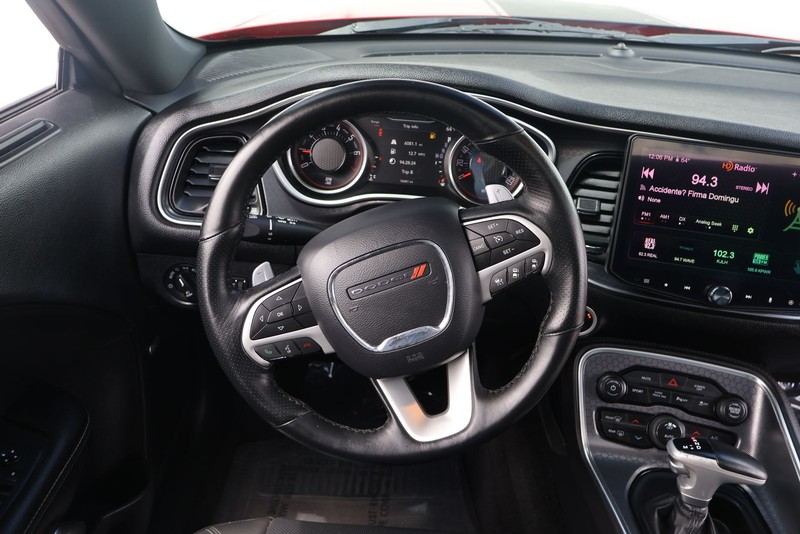 Dodge Challenger Vehicle Full-screen Gallery Image 22