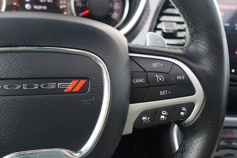 Dodge Challenger Vehicle Full-screen Gallery Image 24