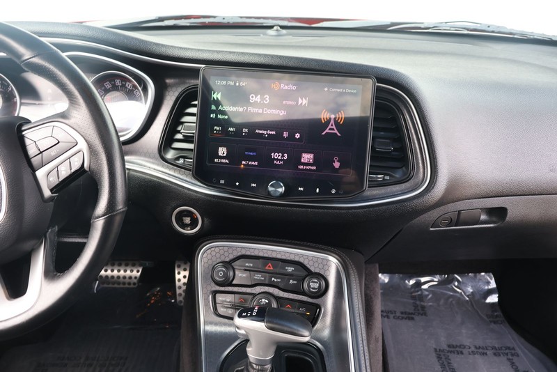 Dodge Challenger Vehicle Full-screen Gallery Image 25