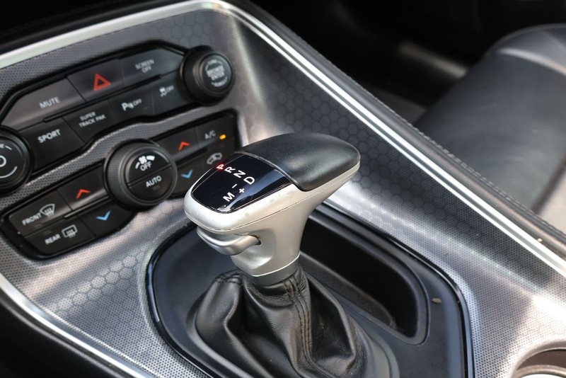 Dodge Challenger Vehicle Full-screen Gallery Image 29