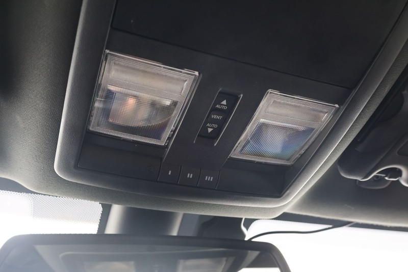 Dodge Challenger Vehicle Full-screen Gallery Image 30