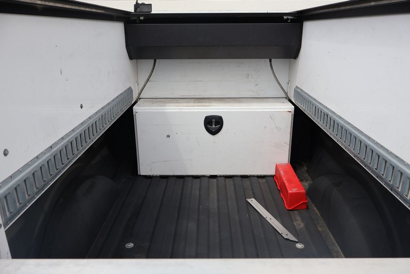 Ford F-150 Vehicle Full-screen Gallery Image 08