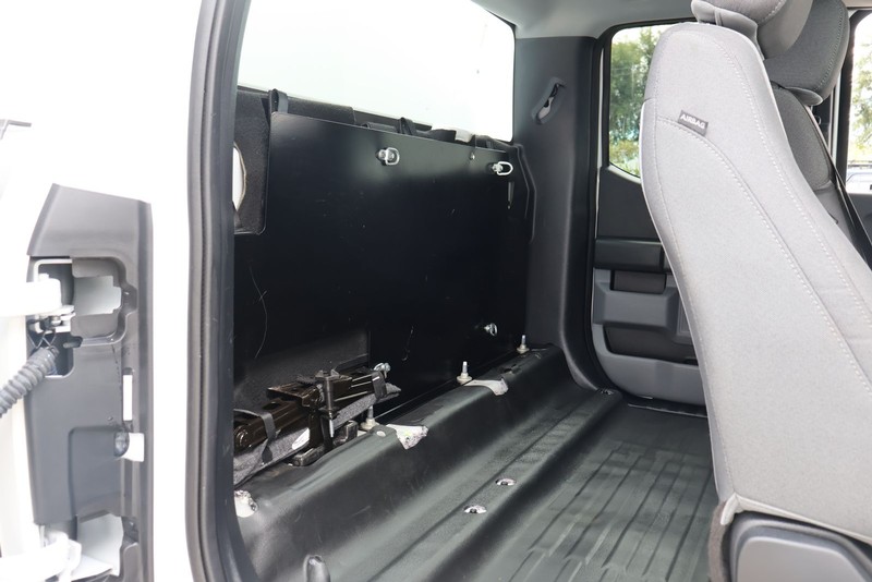 Ford F-150 Vehicle Full-screen Gallery Image 21