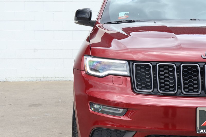 Jeep Grand Cherokee Vehicle Full-screen Gallery Image 03