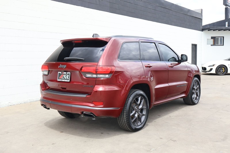 Jeep Grand Cherokee Vehicle Full-screen Gallery Image 05