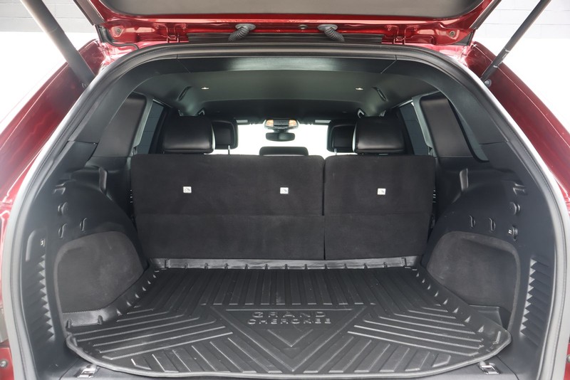 Jeep Grand Cherokee Vehicle Full-screen Gallery Image 08