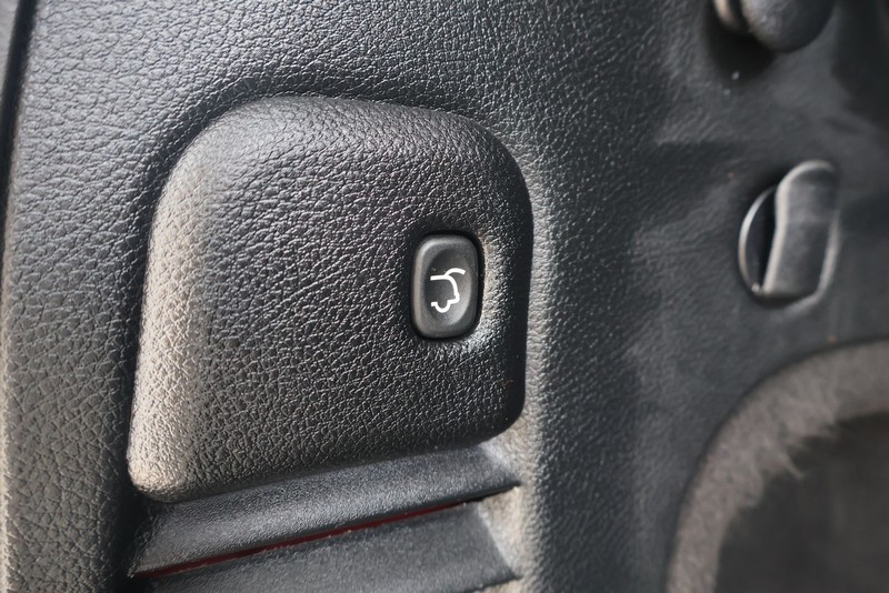 Jeep Grand Cherokee Vehicle Full-screen Gallery Image 09