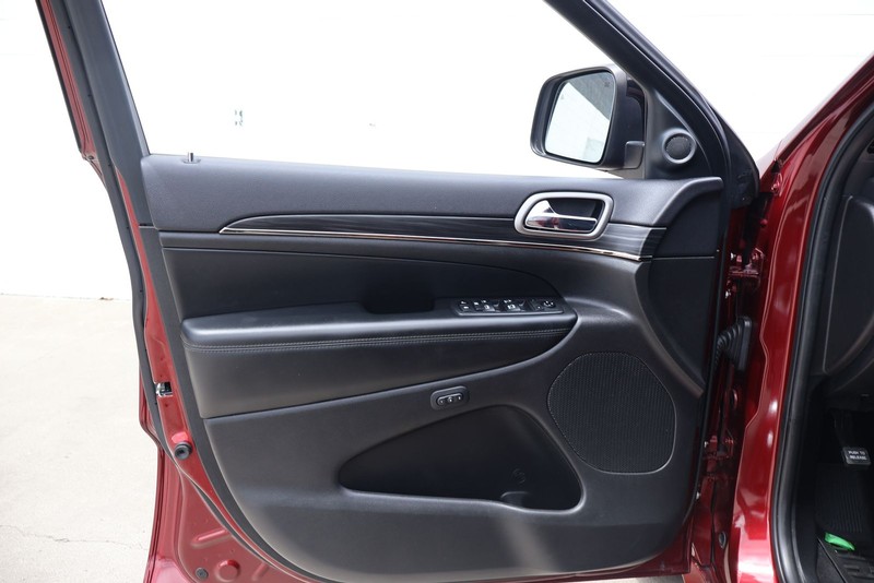 Jeep Grand Cherokee Vehicle Full-screen Gallery Image 15