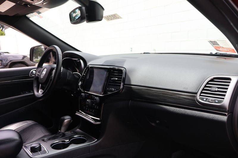Jeep Grand Cherokee Vehicle Full-screen Gallery Image 19