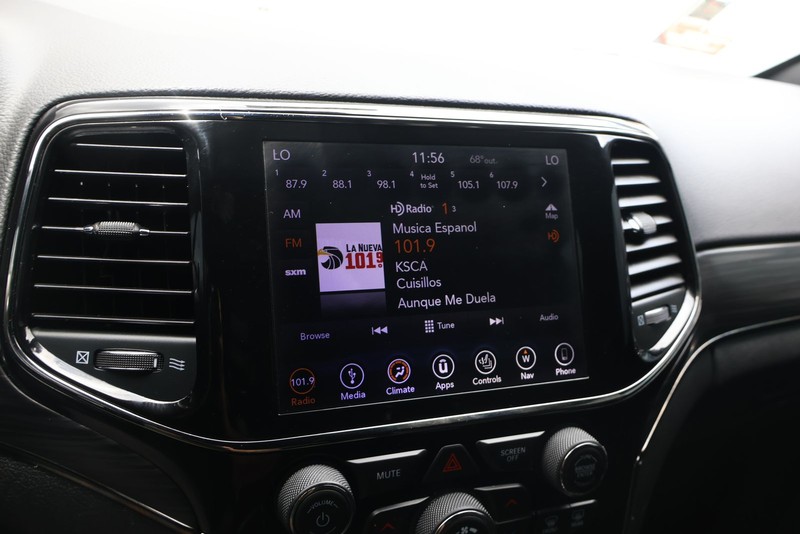 Jeep Grand Cherokee Vehicle Full-screen Gallery Image 29