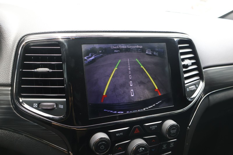 Jeep Grand Cherokee Vehicle Full-screen Gallery Image 30