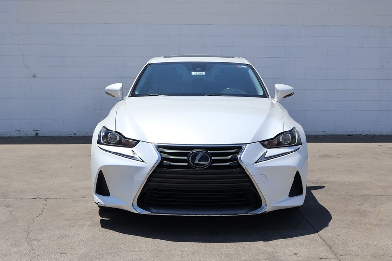 Lexus IS Vehicle Full-screen Gallery Image 02