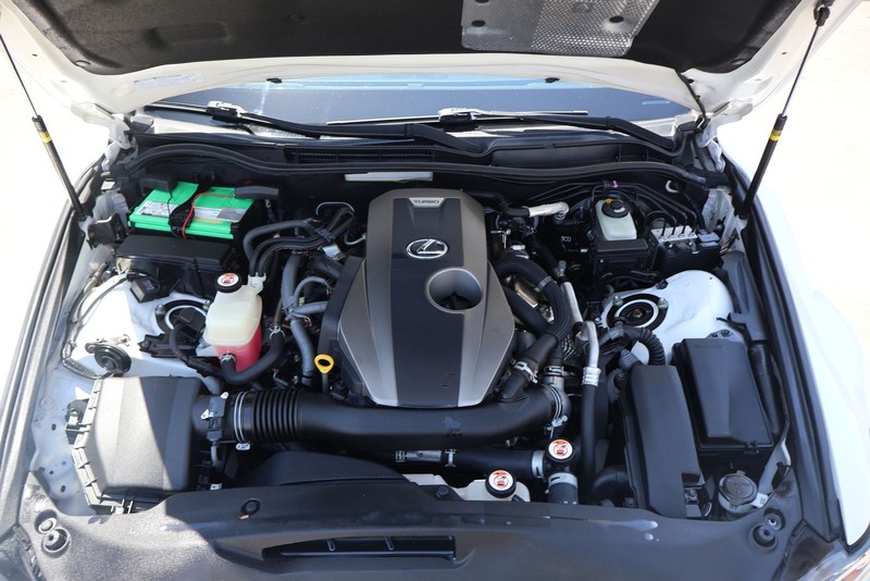 Lexus IS Vehicle Full-screen Gallery Image 12