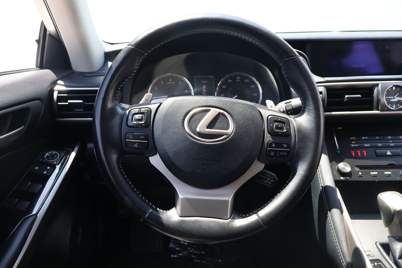 Lexus IS Vehicle Full-screen Gallery Image 23