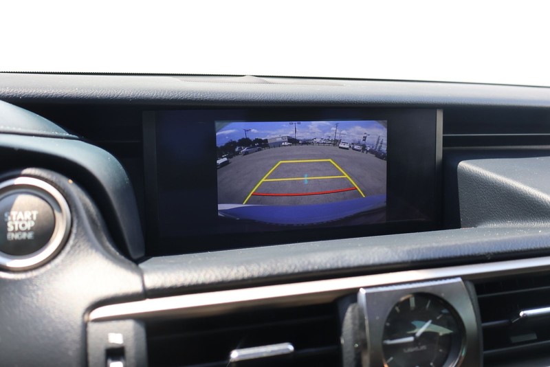 Lexus IS Vehicle Full-screen Gallery Image 27