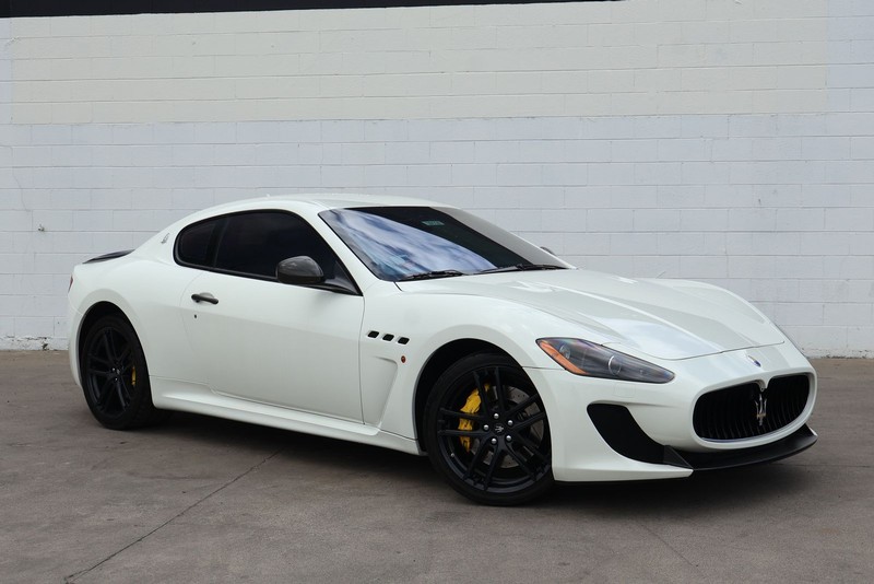 Maserati GranTurismo Vehicle Full-screen Gallery Image 01