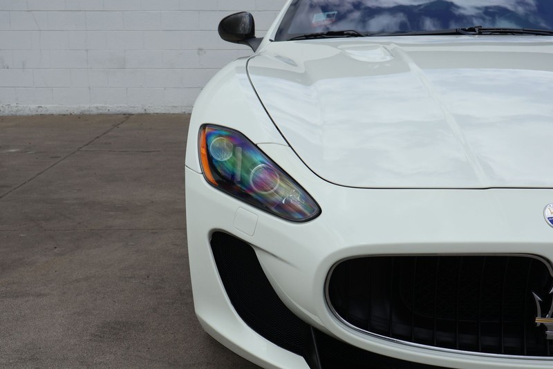 Maserati GranTurismo Vehicle Full-screen Gallery Image 03
