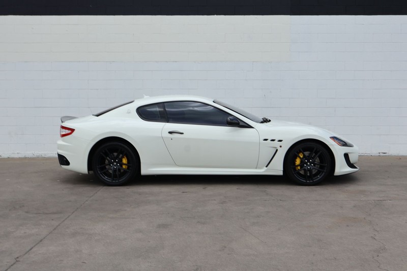 Maserati GranTurismo Vehicle Full-screen Gallery Image 04
