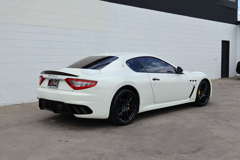 Maserati GranTurismo Vehicle Full-screen Gallery Image 05