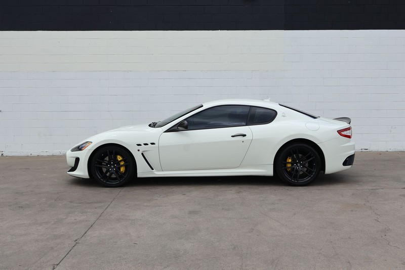 Maserati GranTurismo Vehicle Full-screen Gallery Image 10