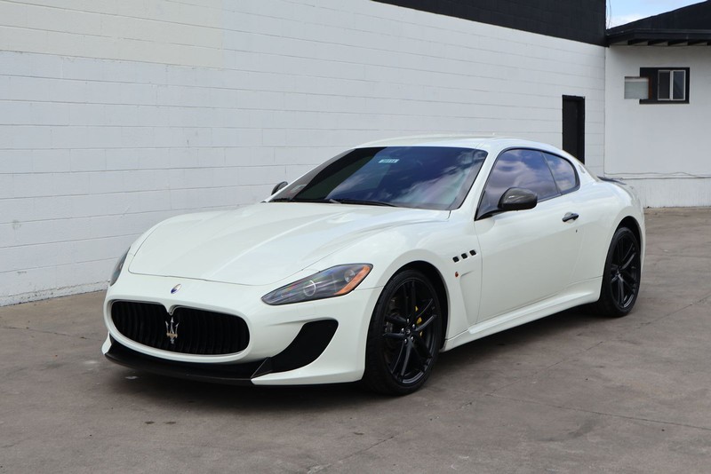 Maserati GranTurismo Vehicle Full-screen Gallery Image 11