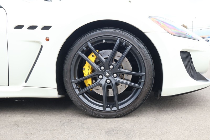 Maserati GranTurismo Vehicle Full-screen Gallery Image 13