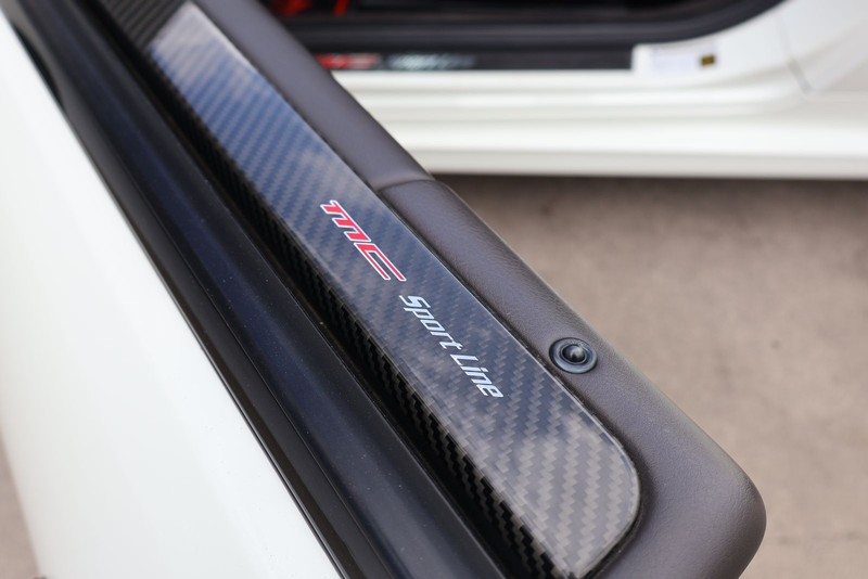 Maserati GranTurismo Vehicle Full-screen Gallery Image 15
