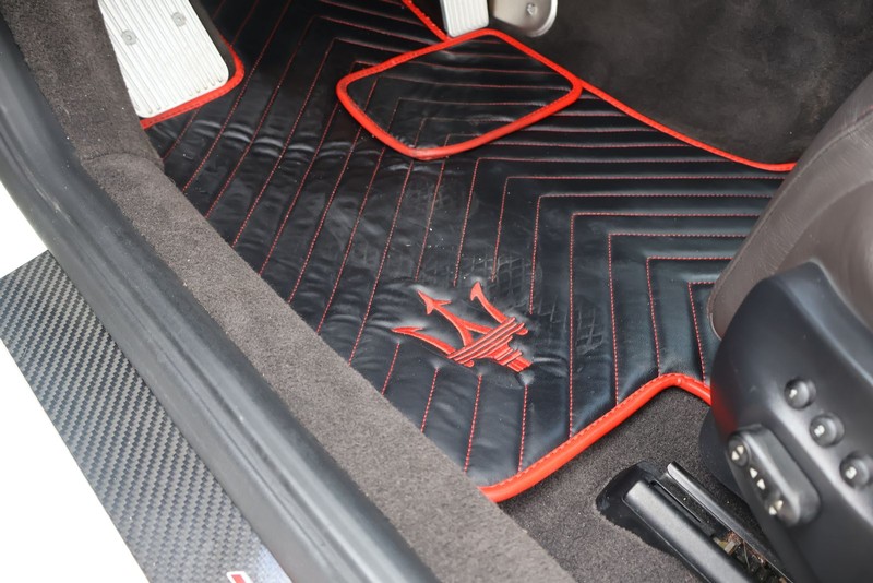 Maserati GranTurismo Vehicle Full-screen Gallery Image 17