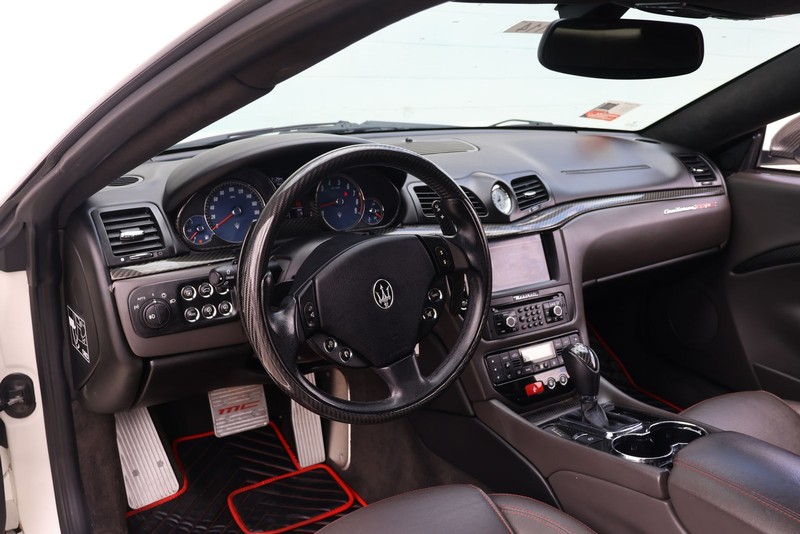 Maserati GranTurismo Vehicle Full-screen Gallery Image 18
