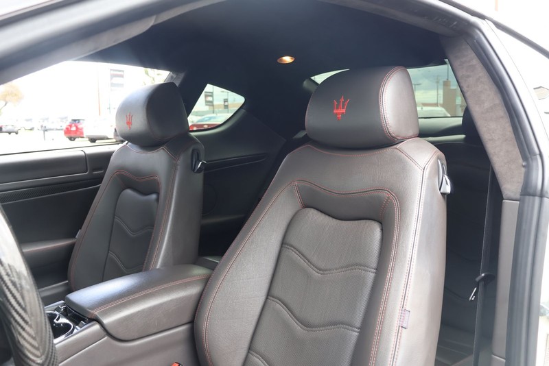 Maserati GranTurismo Vehicle Full-screen Gallery Image 19